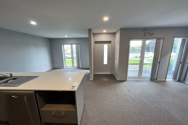 Photo of property in 15 Tribute Loop, Takanini, 2112