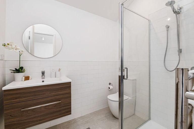 Photo of property in 12 Titoki Close, Matakana, 0985