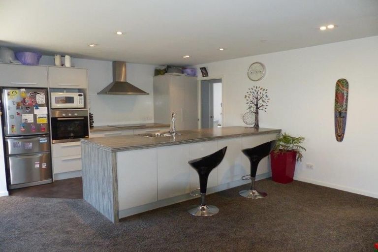 Photo of property in 11a Pinkerton Grove, Newlands, Wellington, 6037