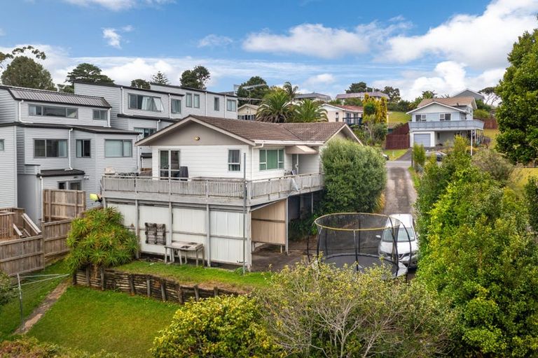 Photo of property in 13 Celeste Place, Totara Vale, Auckland, 0627