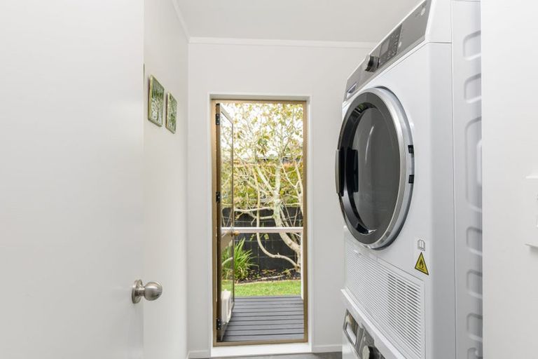 Photo of property in 63a Nile Road, Milford, Auckland, 0620
