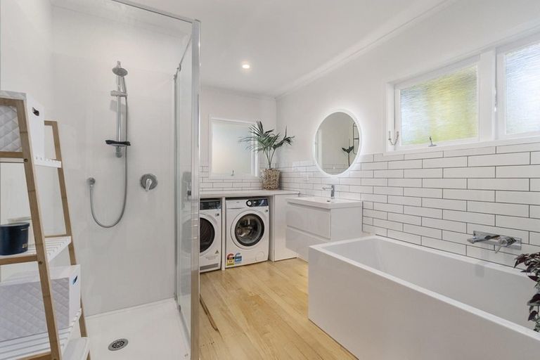 Photo of property in 265 Great North Road, Henderson, Auckland, 0612