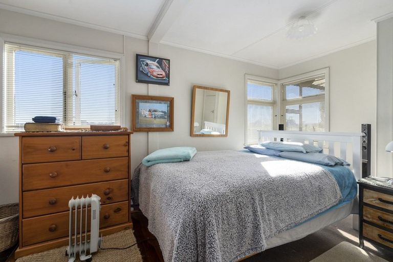 Photo of property in 10 Riverside Drive, Kelvin Grove, Palmerston North, 4470