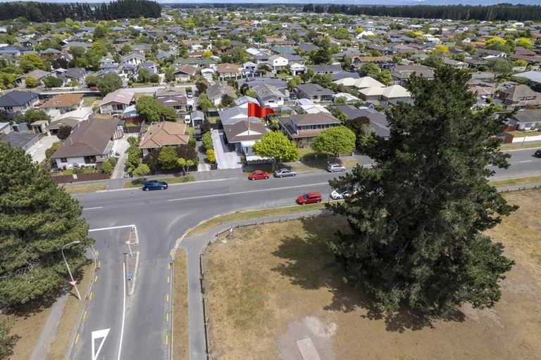 Photo of property in 1/185 Queenspark Drive, Parklands, Christchurch, 8083