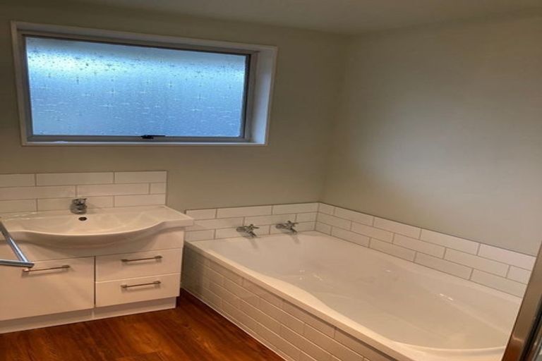 Photo of property in 50 Chipping Lane, Redwood, Christchurch, 8051