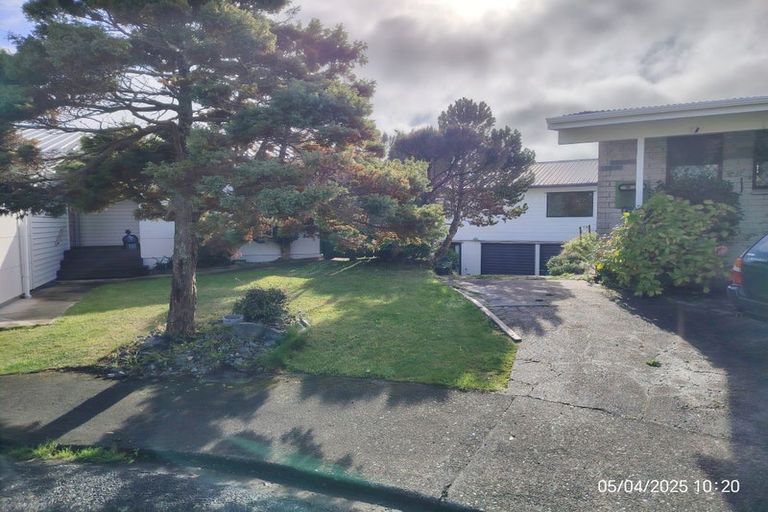 Photo of property in 15 Chorley Grove, Churton Park, Wellington, 6037