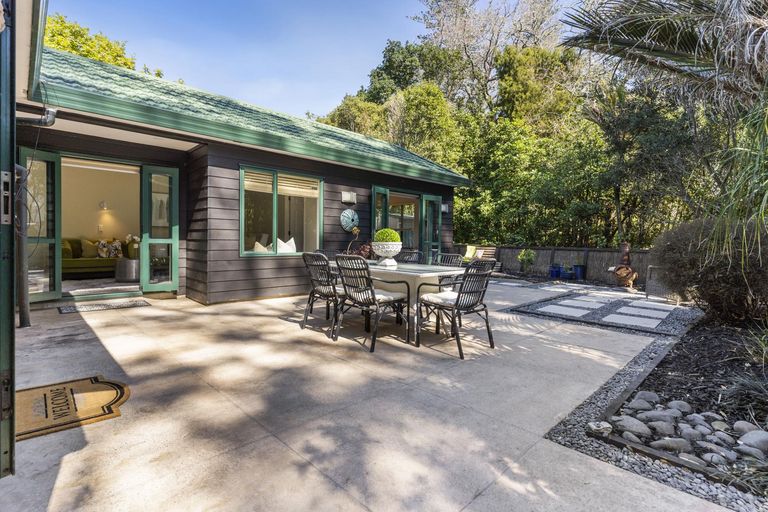 Photo of property in 1/28 Sale Street, Cockle Bay, Auckland, 2014