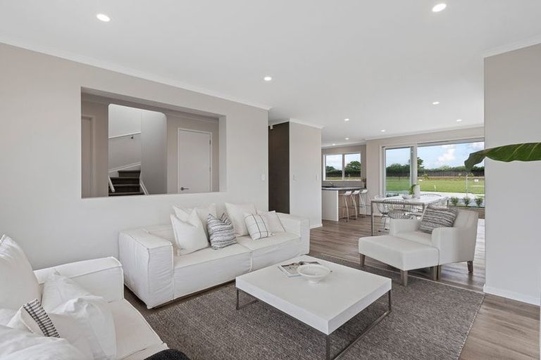 Photo of property in 35 Hayfield Way, Karaka, Papakura, 2113