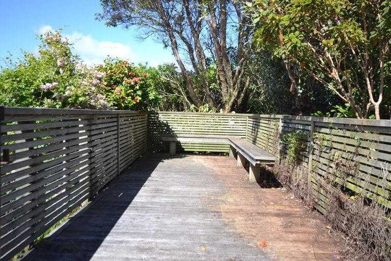 Photo of property in 102 Ruskin Road, Newlands, Wellington, 6037