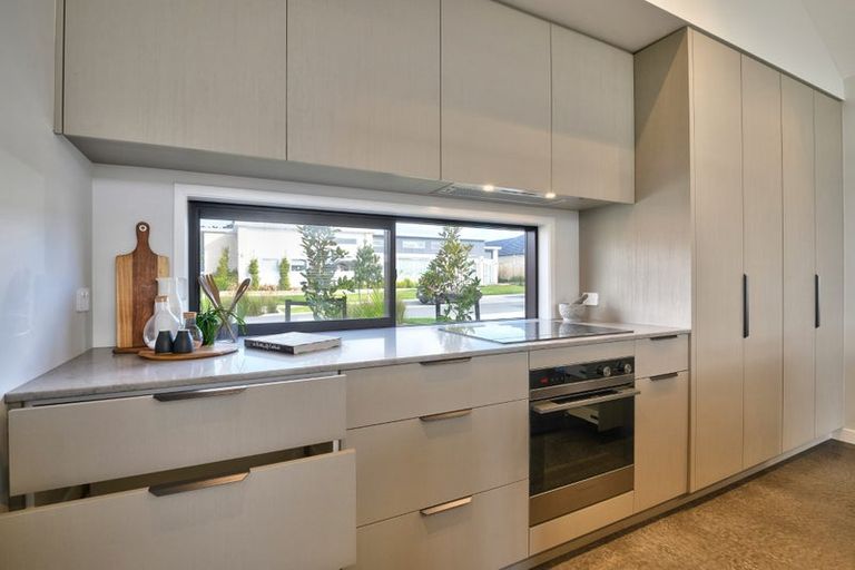 Photo of property in 38 Vinistra Road, Kumeu, 0810