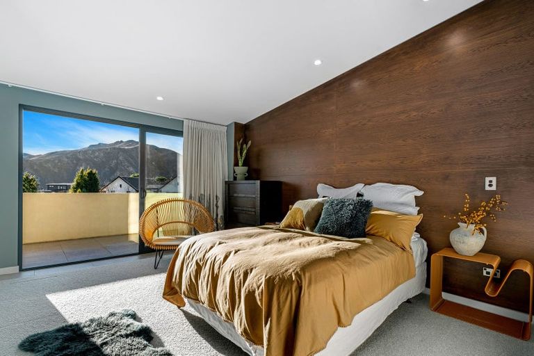 Photo of property in 8b Minaret Ridge, Wanaka, 9305