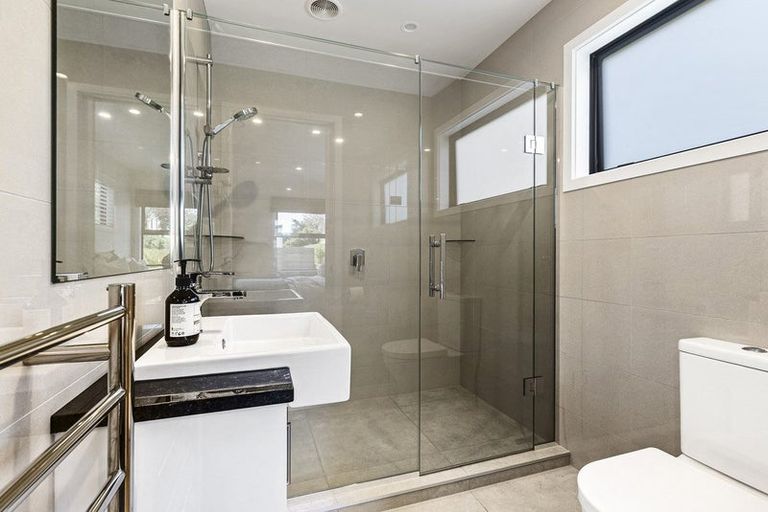 Photo of property in 7/2a Montrose Place, Highlands Park, New Plymouth, 4312