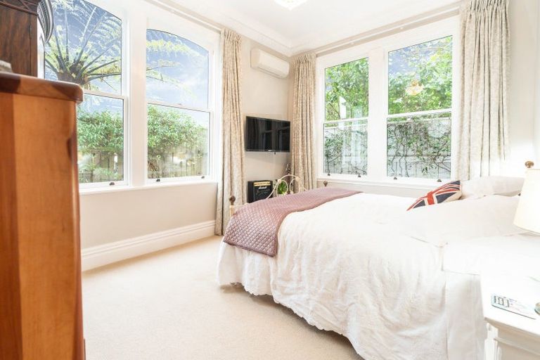 Photo of property in 8 Carrington Street, Mount Cook, Wellington, 6021