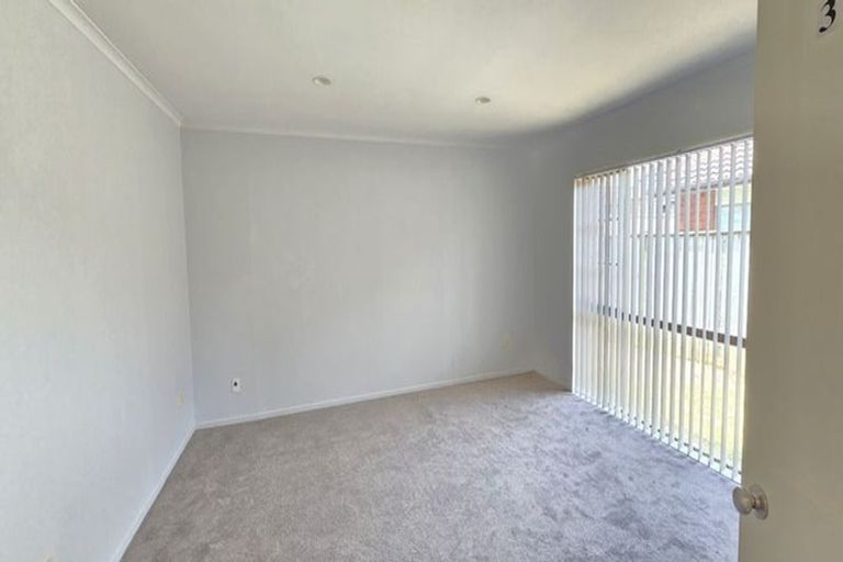Photo of property in 12 Glanmire Place, Flat Bush, Auckland, 2016