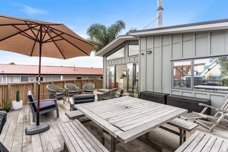 Photo of property in 221 Linton Crescent, Whangamata, 3620