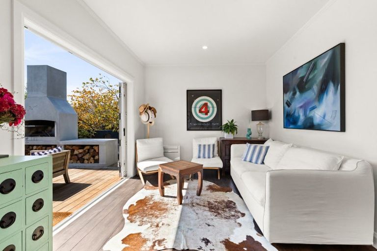 Photo of property in 15 Gillean Street, Havelock North, 4130