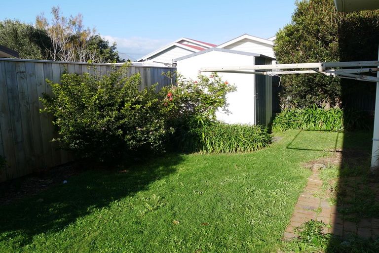 Photo of property in 5 Endeavour Avenue, Lyall Bay, Wellington, 6022