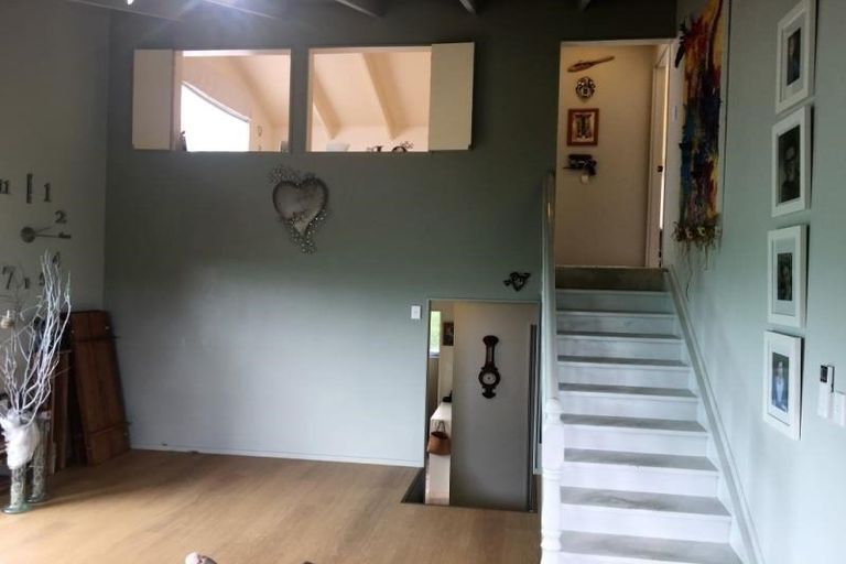 Photo of property in 1/42 Pokapu Street, Titirangi, Auckland, 0600