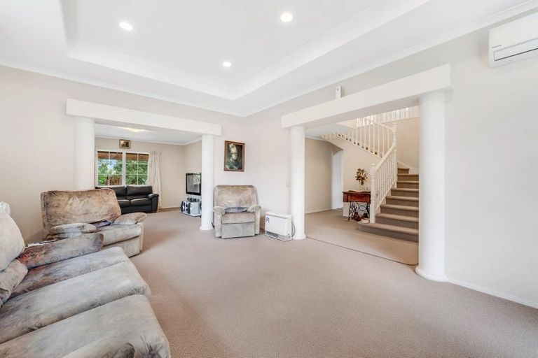 Photo of property in 198 Botany Road, Botany Downs, Auckland, 2010