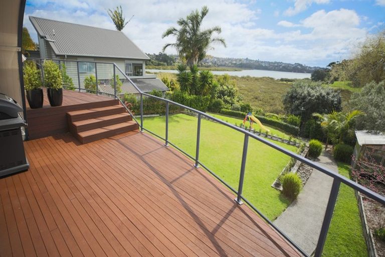 Photo of property in 48 Renata Crescent, Te Atatu Peninsula, Auckland, 0610