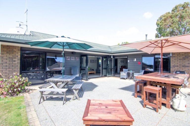 Photo of property in 8 Northbrook Court, Roslyn, Palmerston North, 4414