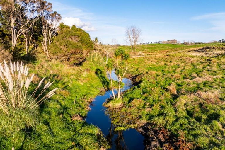 Photo of property in 197 Ford Road, Whakapirau, 0583