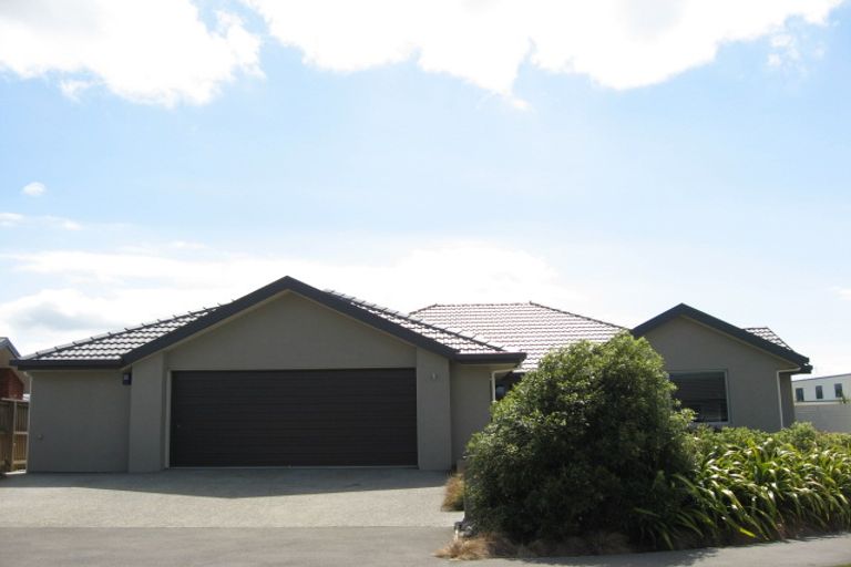 Photo of property in 5 Belgrove Place, Parklands, Christchurch, 8083