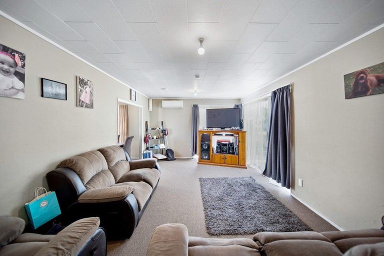 Photo of property in 15 Carbery Place, Manurewa, Auckland, 2102