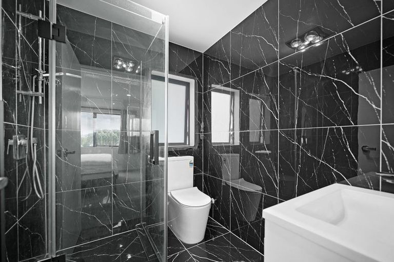 Photo of property in 25a Athena Drive, Totara Vale, Auckland, 0629