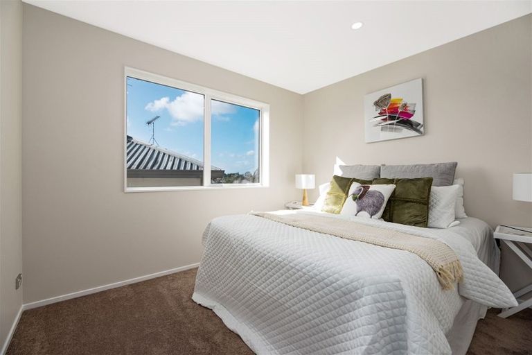 Photo of property in 18a Kearney Place, Massey, Auckland, 0614
