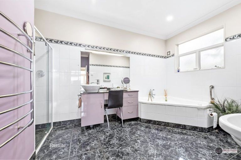 Photo of property in 11c Miromiro Road, Normandale, Lower Hutt, 5010