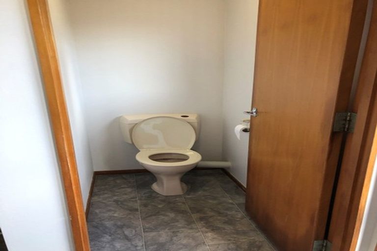 Photo of property in 28a Renata Crescent, Te Atatu Peninsula, Auckland, 0610