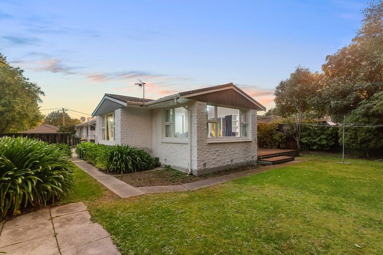 Photo of property in 2/4 Kyeburn Place, Avonhead, Christchurch, 8042