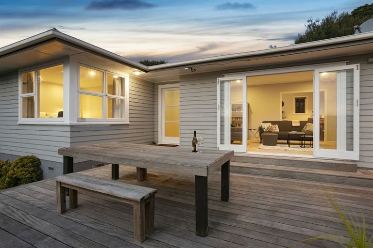 Photo of property in 2 Hughes Terrace, Te Atatu Peninsula, Auckland, 0610