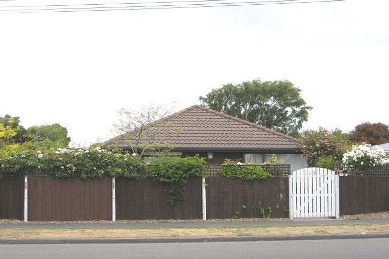 Photo of property in 25 Inwoods Road, Parklands, Christchurch, 8083