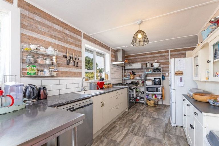 Photo of property in 6 Avro Crescent, Hornby, Christchurch, 8042