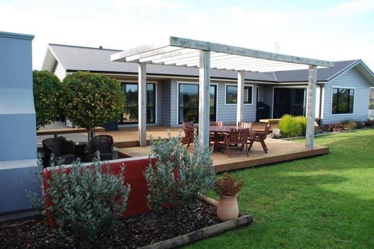 Photo of property in 14 Kendallvale Drive, Waiuku, 2123