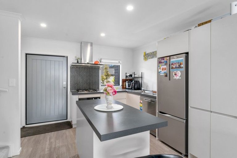 Photo of property in 19/9u Surrey Street, Tawa, Wellington, 5028