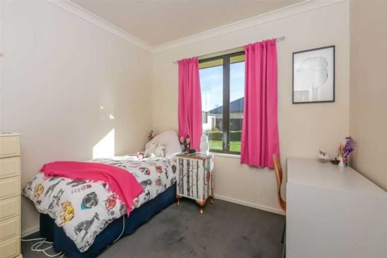 Photo of property in 8 Heaphy Court, Rolleston, 7614