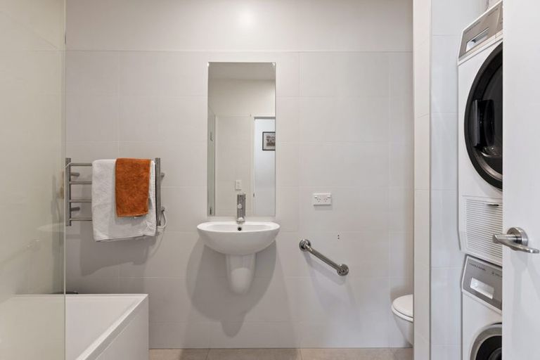 Photo of property in Marina View Apartments, 303/4 Reads Quay, Gisborne, 4010
