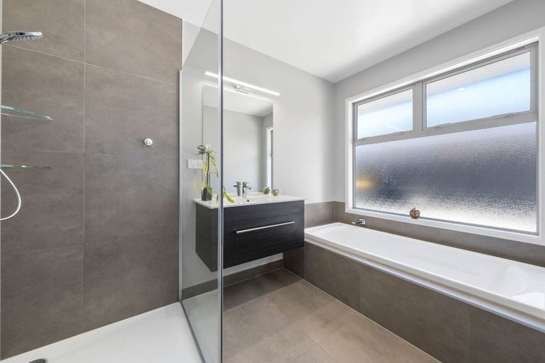 Photo of property in 8 Whincops Road, Halswell, Christchurch, 8025
