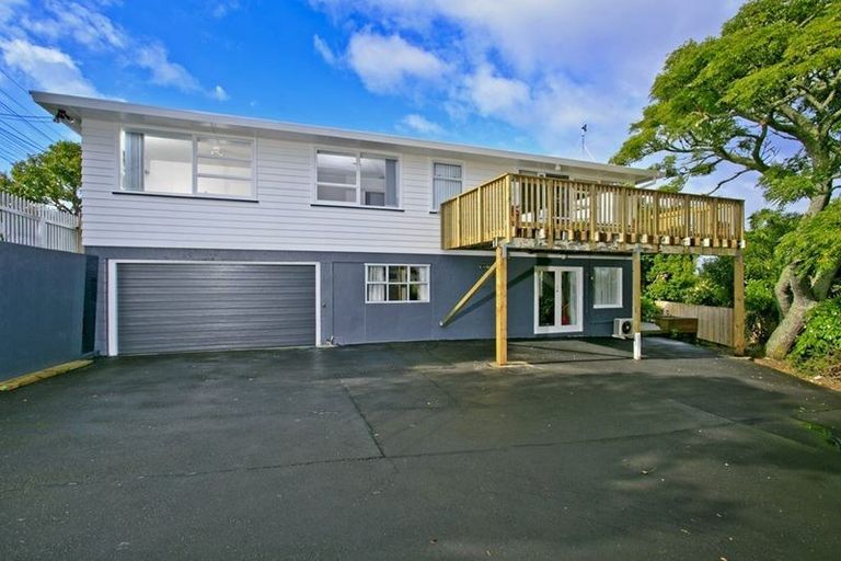 Photo of property in 2/223 Eskdale Road, Birkenhead, Auckland, 0626