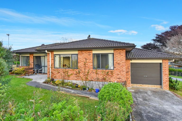 Photo of property in 14 Bohola Rise, Weymouth, Auckland, 2103