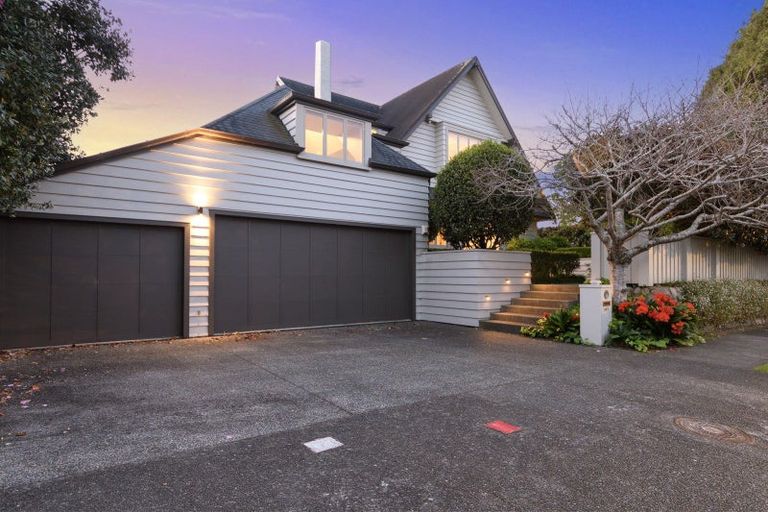 Photo of property in 247 Devonport Road, Tauranga, 3110