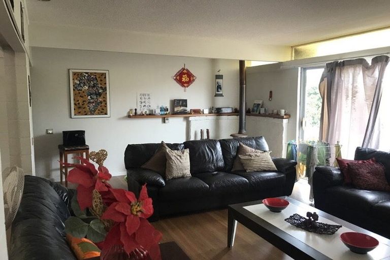 Photo of property in 60 Chelsea View Drive, Chatswood, Auckland, 0626