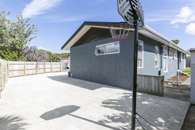 Photo of property in 82 Spinnaker Drive, Whitby, Porirua, 5024