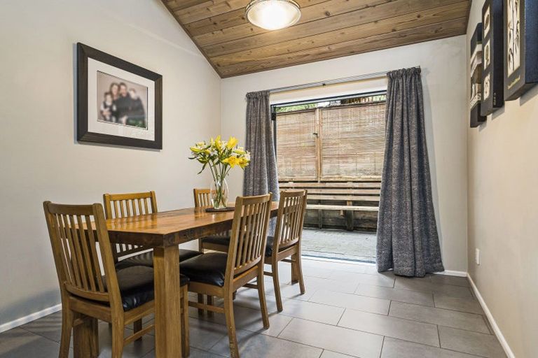 Photo of property in 10 St Lucia Place, Unsworth Heights, Auckland, 0632