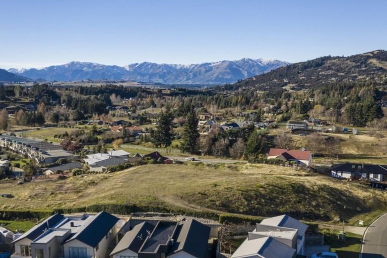 Photo of property in 10 Mataraki Place, Wanaka, 9305