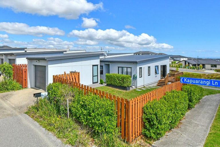 Photo of property in 1 Kapuarangi Lane, Papakura, 2110