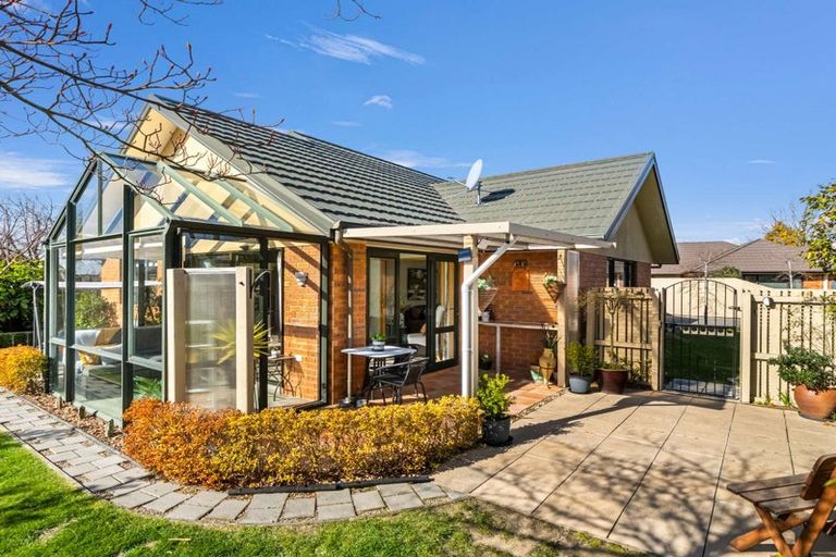 Photo of property in 4 Chesterfield Mews, Russley, Christchurch, 8042